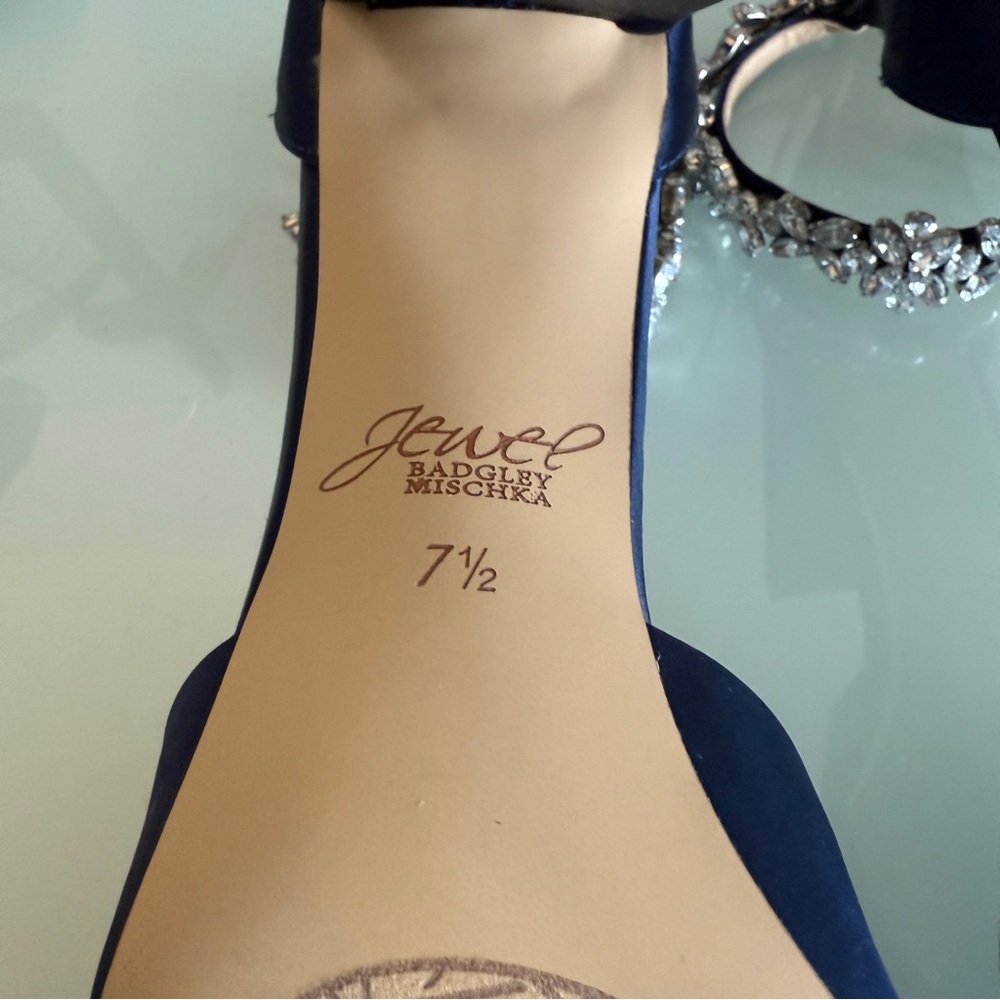 Jewel Badgley Mischka Ollie Pointed Toe Ankle Strap Pump - Picture 5 of 8